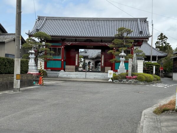 The clean road surface in front of a temple gate.