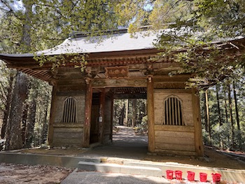 Gate at Tairyuji Temple.