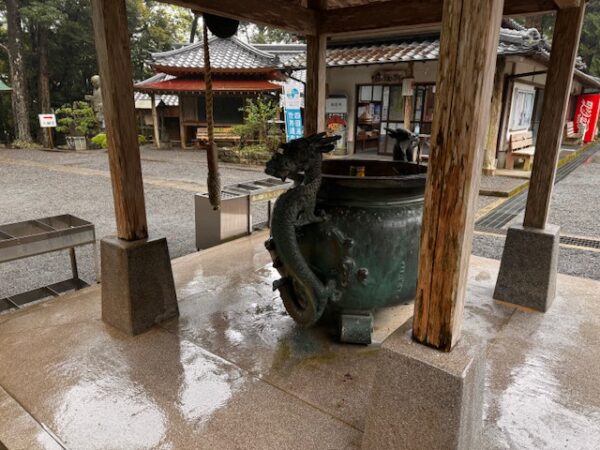 Incense urn in front of main hall on temple 26 grounds.