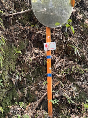 Mountain trails signs alleviate the loneliness of asceticism.