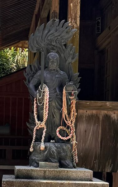 Fudō statue with rope encourages people to fulfill their spiritual dreams.