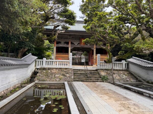 Niogate at the "Pure Land" temple on Cape Ashizuri.