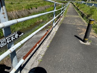 See sign pointing way to temple 42.