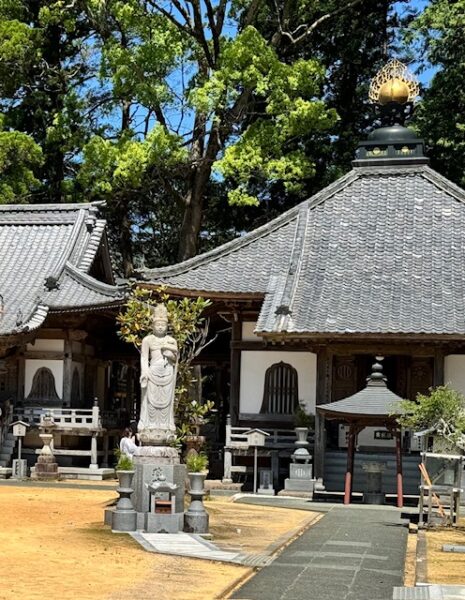 See main temple and Kannon Bosatsu, at no. 42 on Shikoku pilgrimage.