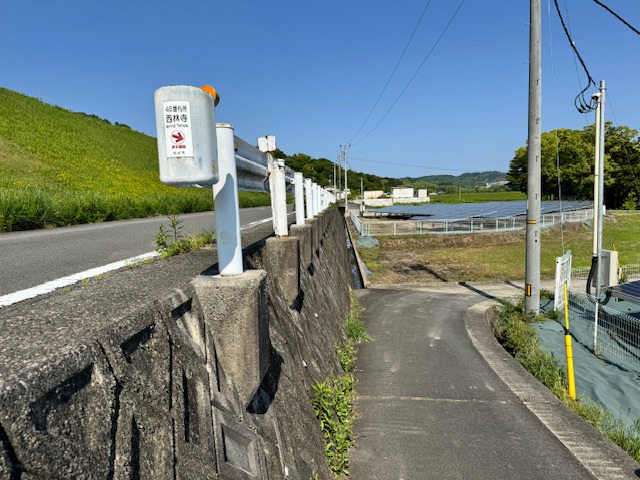 A stretch of road on the way to temple 48.