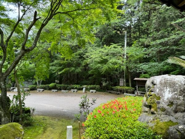 The path out on of the city temples in Imabari.