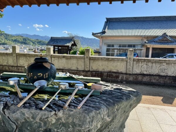 The fountain with a medicine jar spigot for ablutions at a temple on the pilgrimage path.