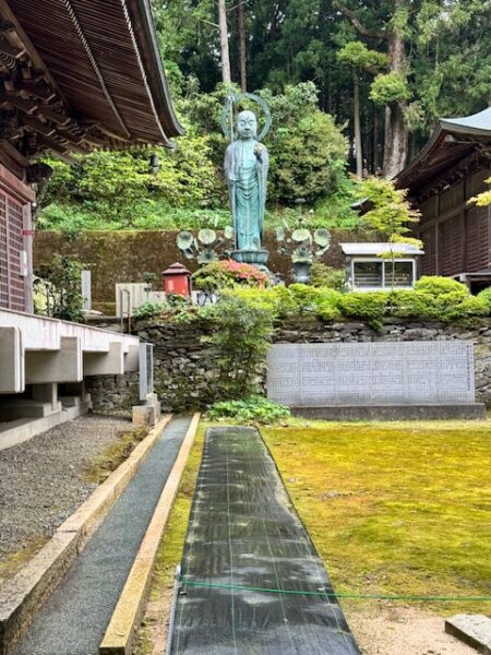 Statue of goddess of compassion at Sankaku-ji temple.