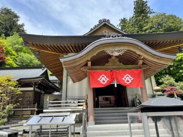 Main hall on Unpen-ji temple grounds.