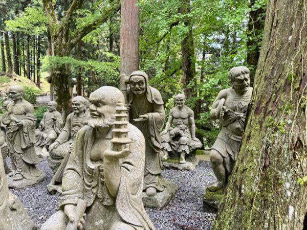 the Buddha follower statues o Unpen-ji temple.