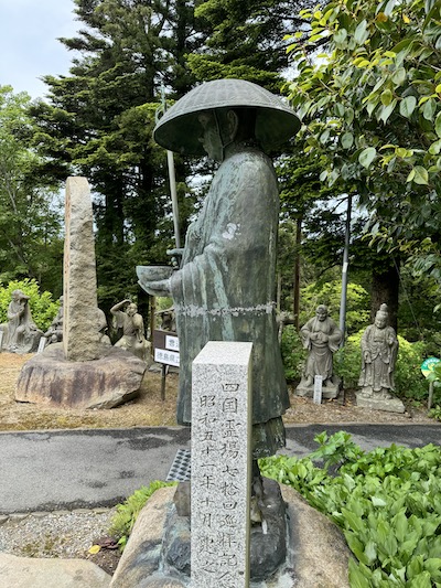 Kukai at the entrance of Unpen-ji temple.