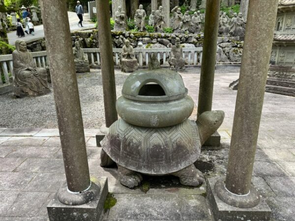 Turtle statue on Unpen-ji temple.