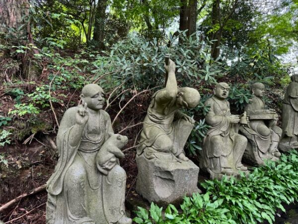 More Buddha followers at Unpen-ji temple.