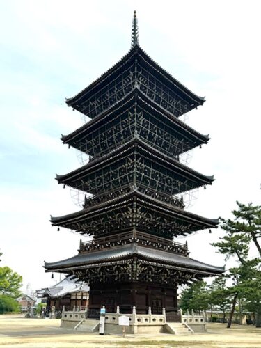 The 5-story pagoda at Zentsu-ji temple.