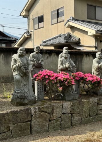 Statues of Buddha followers outside Zentsu-ji temple.