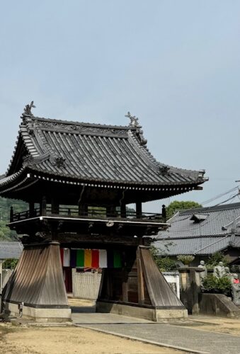 Skirted gate at Zentsu-ji temple.