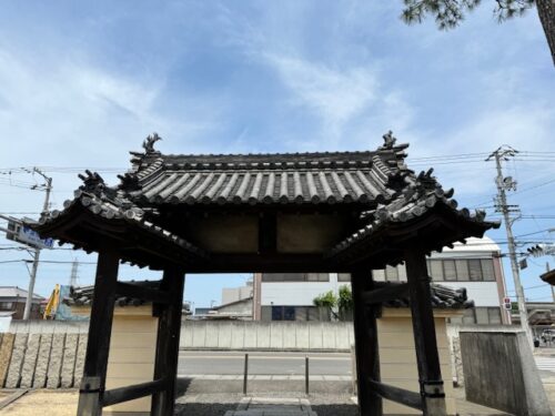 Street gate at temple 77.