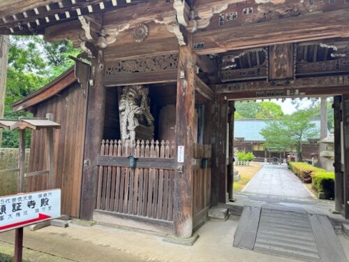 The imperial envoy gate is an important cultural property.