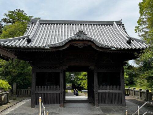 Gate at Yashima-ji temple.