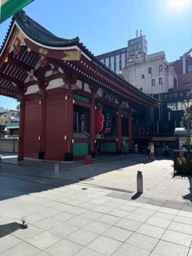 Kaminarimon, Front gate at Senso-ji temple in Tokyo.2