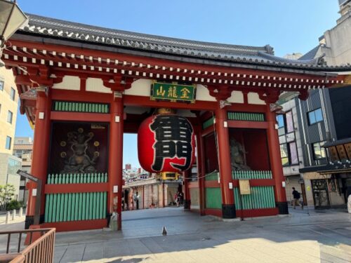 Kaminarimon, Front gate at Senso-ji temple in Tokyo.