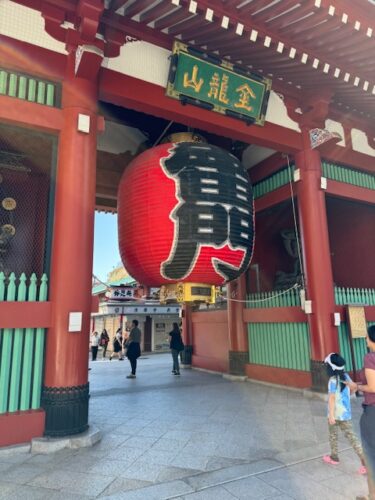 Kaminarimon, Front gate at Senso-ji temple in Tokyo.4