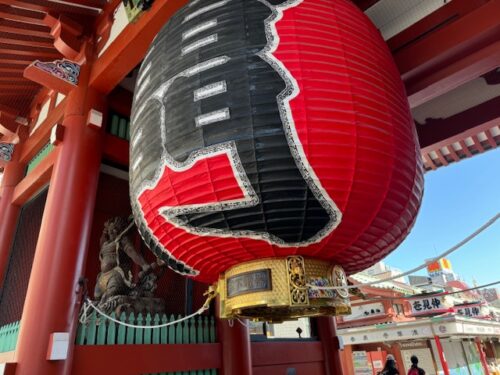 Kaminarimon, Front gate at Senso-ji temple in Tokyo.3