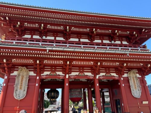 Another view of Back of Middle gate at Senso-ji temple in Tokyo.