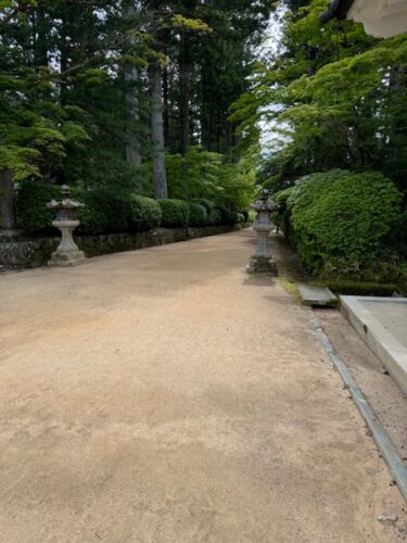 Jabara-michi is regarded as an important entrance to Koyasan and Garan temple complex.